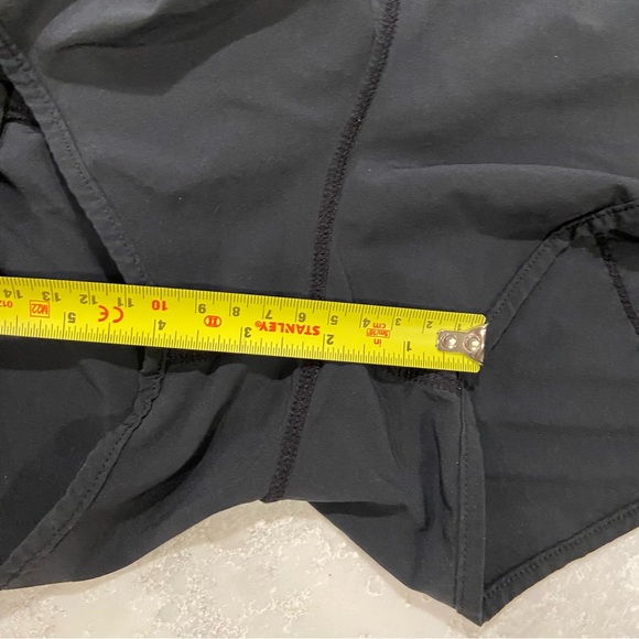Lululemon skort black zip pocket size 4 Pickleball Gym Jogging “Wet Dry Warm” - Picture 9 of 9